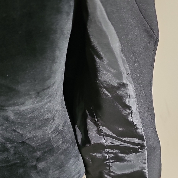 Sophisticated Black Women's Blazer with Gold Accents - Picture 6 of 7